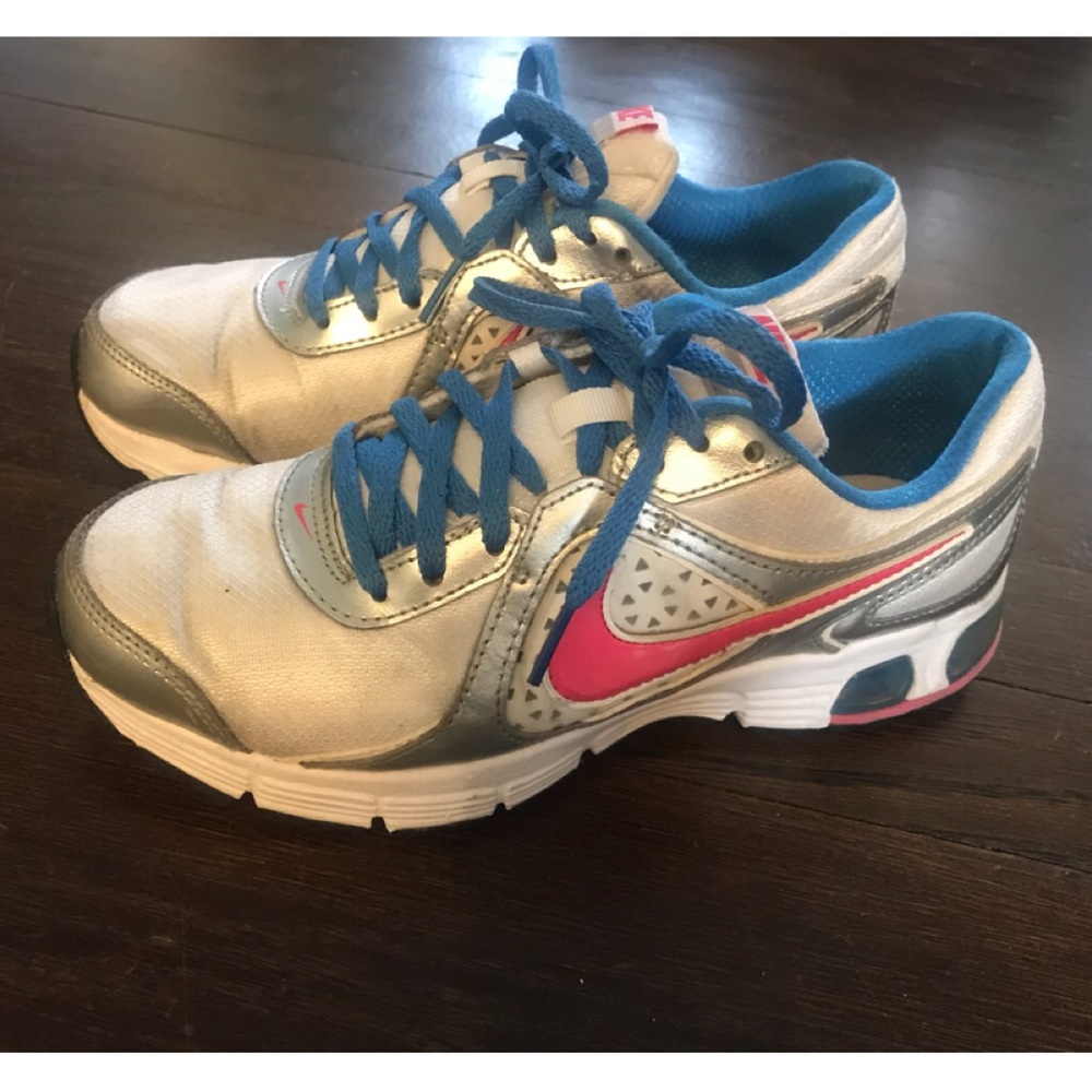 Youth 5.5 - Nike AirMax Running Shoes